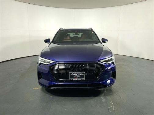 2022 Audi e-tron Premium Plus