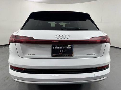 Glacier White Metallic 2021 Audi e-tron Prestige