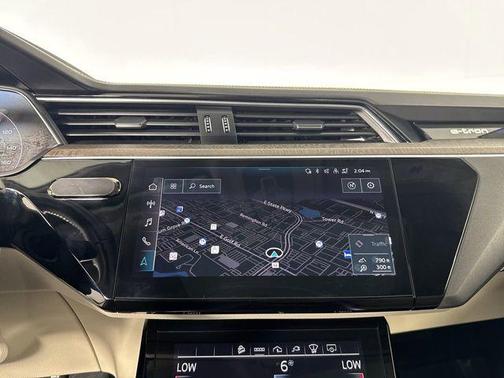 Glacier White Metallic 2021 Audi e-tron Prestige