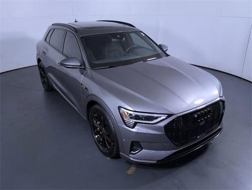 2022 Audi e-tron Premium Plus
