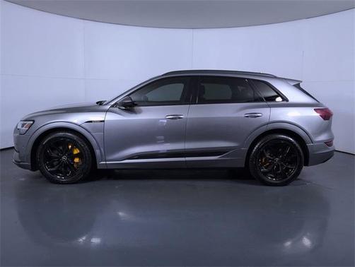 2022 Audi e-tron Premium Plus