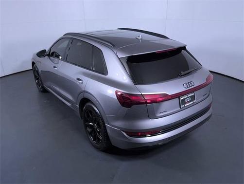 2022 Audi e-tron Premium Plus