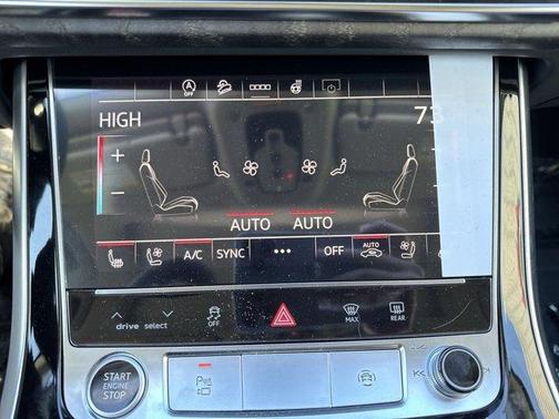 Mythos Black Metallic 2026 Audi Q7 PLUS