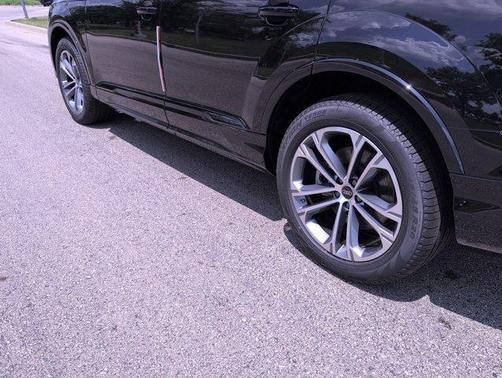 2025 Audi Q7 45 Premium Plus