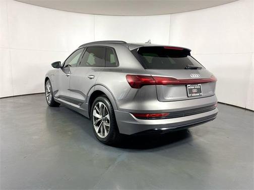 2021 Audi e-tron Premium Plus