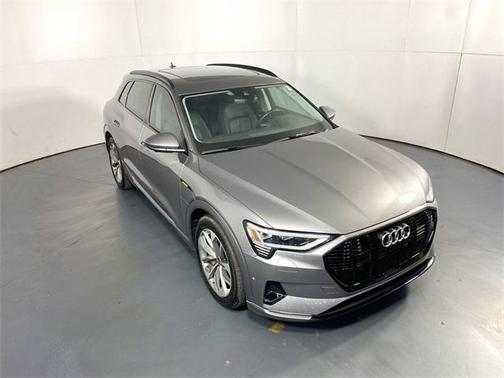 2021 Audi e-tron Premium Plus