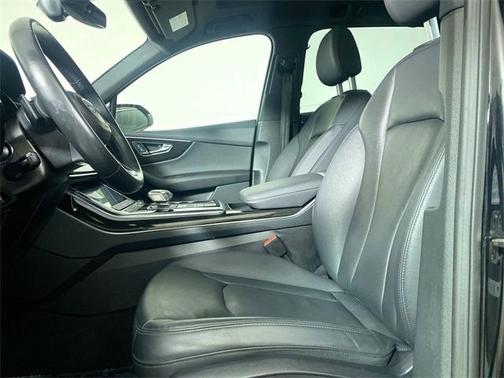 2023 Audi Q7 45 Premium