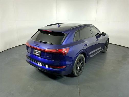 2021 Audi e-tron Premium Plus