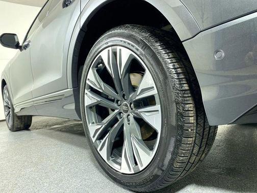 2025 Audi Q8 55 Premium