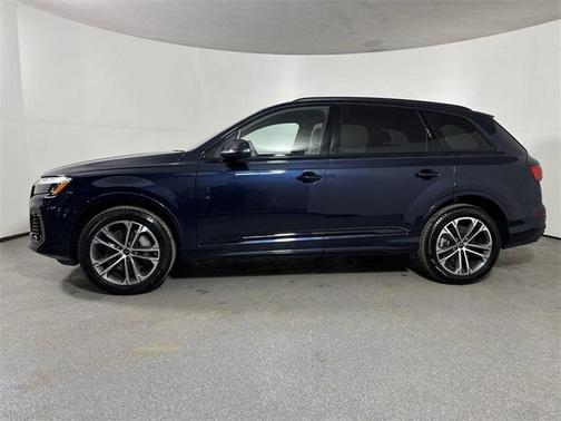 2025 Audi Q7 45 Premium Plus