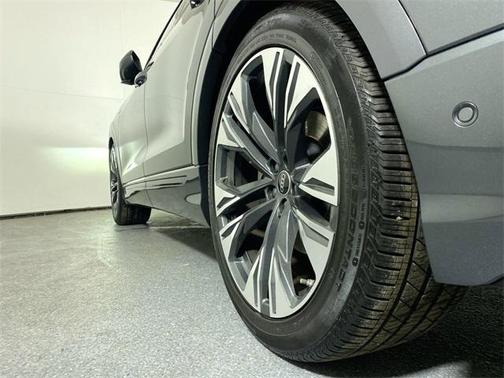 2025 Audi Q8 55 Premium