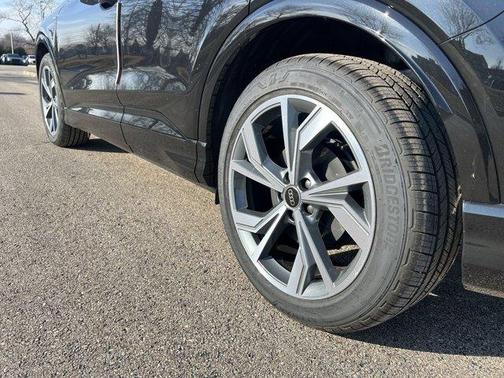 2025 Audi Q4 e-tron 55 quattro Premium