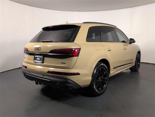 2025 Audi Q7 45 Premium Plus