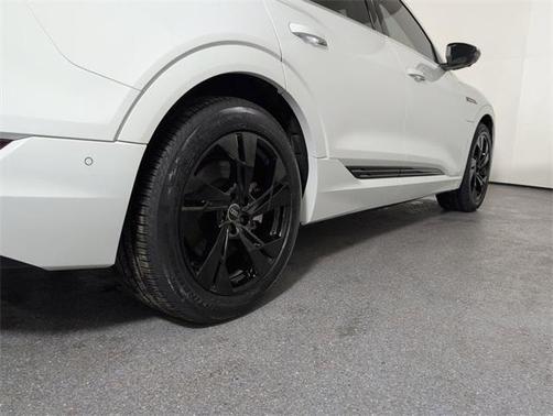 2021 Audi e-tron Premium Plus