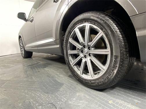 Photo 3 of 39 of 2019 Audi Q7 55 Prestige