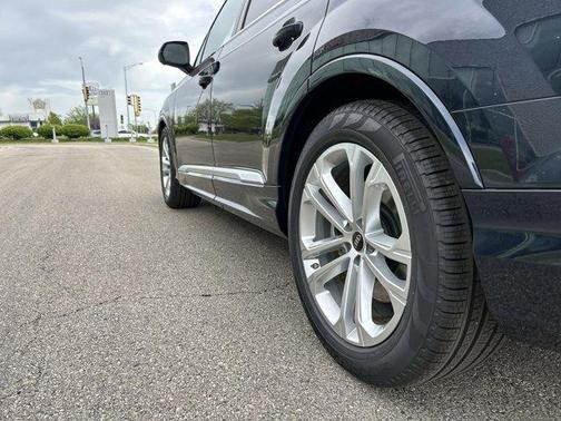 2025 Audi Q7 55 Prestige