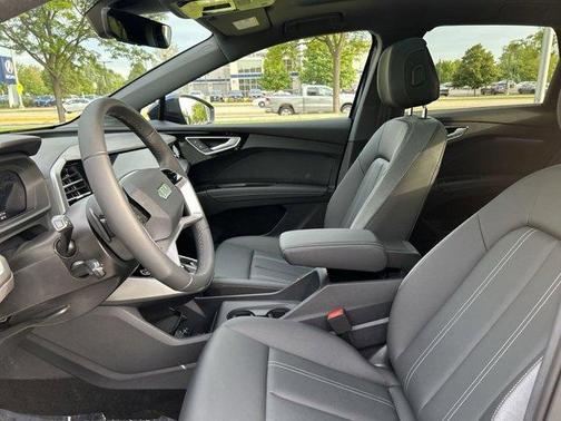 2025 Audi Q4 e-tron 55 quattro Premium