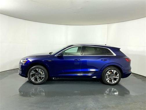 2022 Audi e-tron Premium Plus