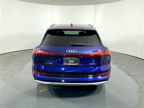 2022 Audi e-tron Premium Plus