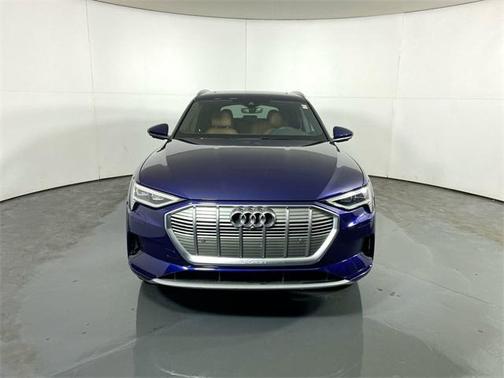 2022 Audi e-tron Premium Plus