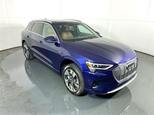 2022 Audi e-tron Premium Plus