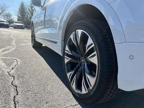 2025 Audi Q8 Premium Plus