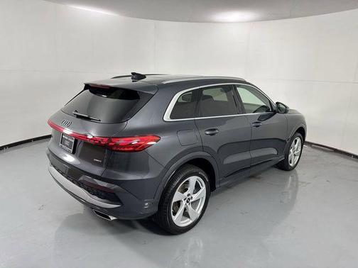 Tambora Gray Metallic 2025 Audi Q5 2.0T quattro Premium