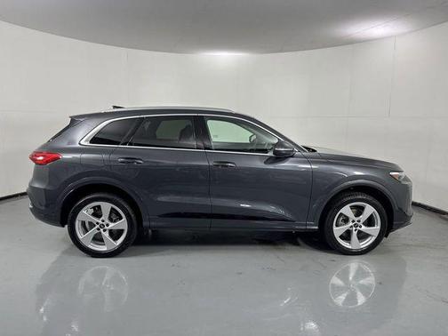 Tambora Gray Metallic 2025 Audi Q5 2.0T quattro Premium