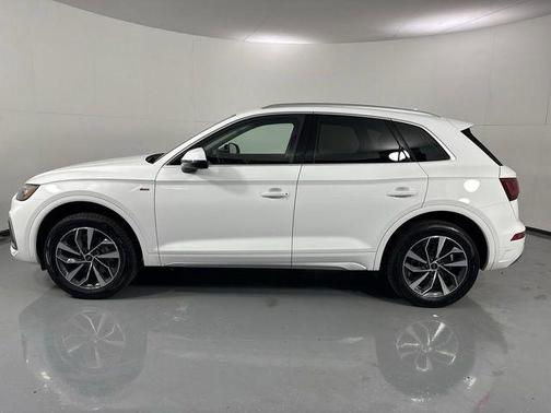Ibis White 2023 Audi Q5 45 S line quattro Premium