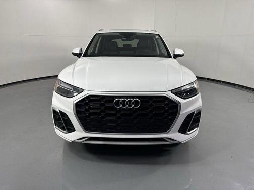 Ibis White 2023 Audi Q5 45 S line quattro Premium