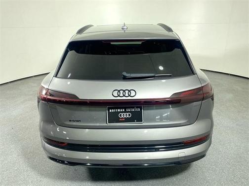 2021 Audi e-tron Premium Plus