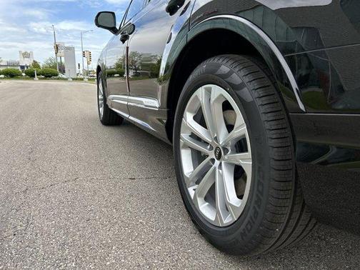 2025 Audi Q7 55 Prestige