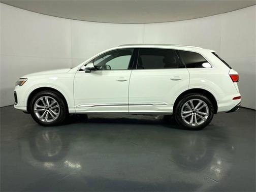 2025 Audi Q7 45 Premium Plus