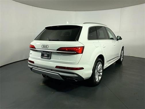 2025 Audi Q7 45 Premium Plus