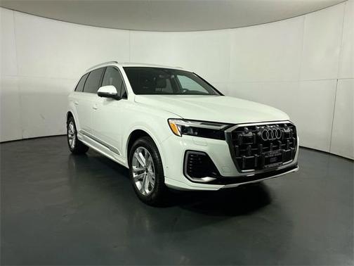 2025 Audi Q7 45 Premium Plus
