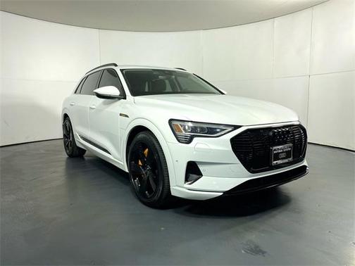 2022 Audi e-tron Premium Plus