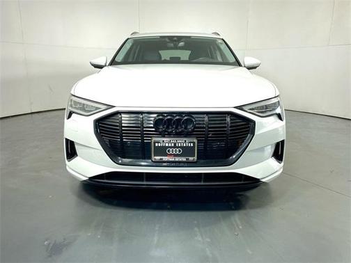 2022 Audi e-tron Premium Plus