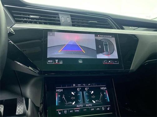 2021 Audi e-tron Premium Plus