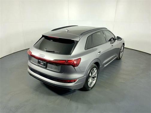 2021 Audi e-tron Premium Plus