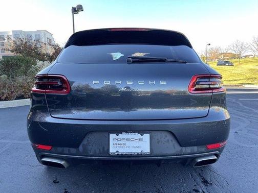 Photo 3 of 18 of 2018 Porsche Macan Base