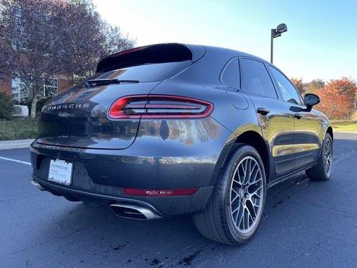 Photo 2 of 18 of 2018 Porsche Macan Base