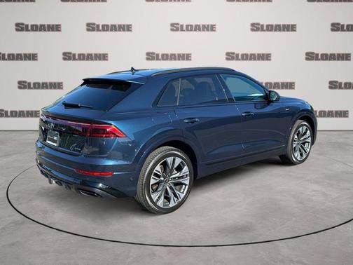 Waitomo Blue Metallic 2025 Audi Q8 55 Premium