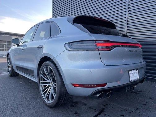 Photo 4 of 22 of 2021 Porsche Macan GTS