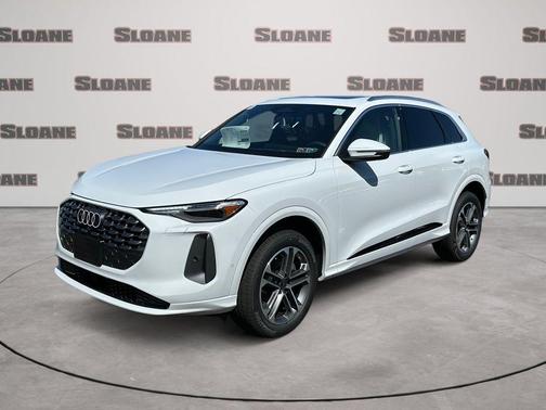 Glacier White Metallic 2026 Audi Q5 PLUS
