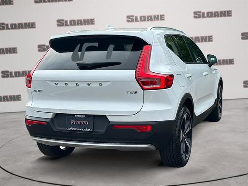 2022 Volvo XC40 T5 Momentum