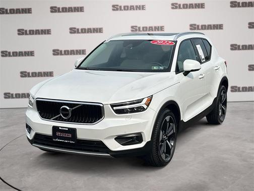 2022 Volvo XC40 T5 Momentum