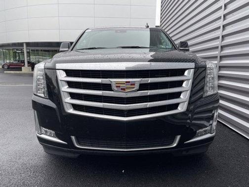 Photo 4 of 10 of 2019 Cadillac Escalade Luxury