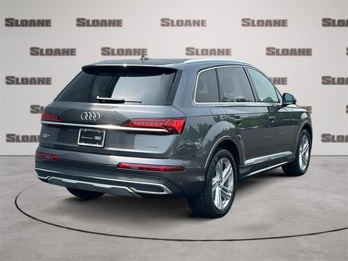 2022 Audi Q7 45 Premium Plus