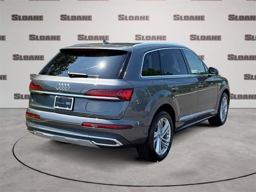 2022 Audi Q7 45 Premium Plus