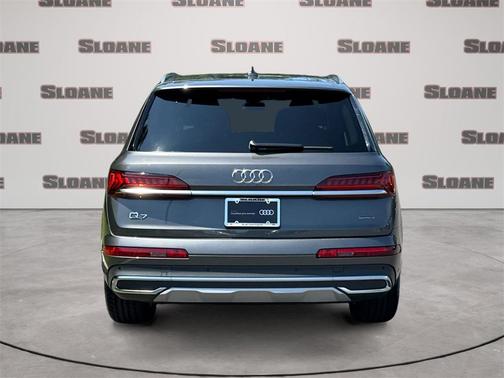 2022 Audi Q7 45 Premium Plus